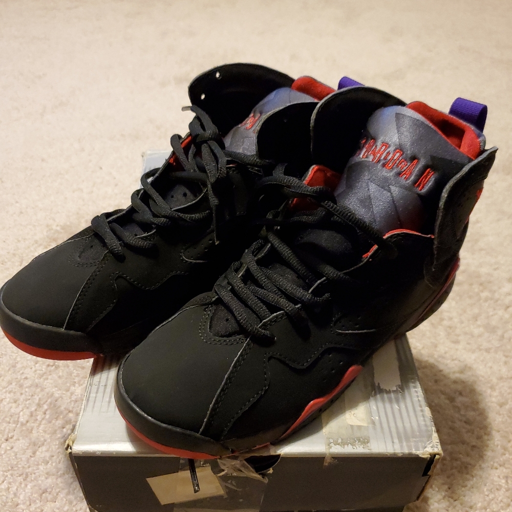 air jordan 7 retro black dark charcoal true red 6Y.Fits like women 7/7.5Come
